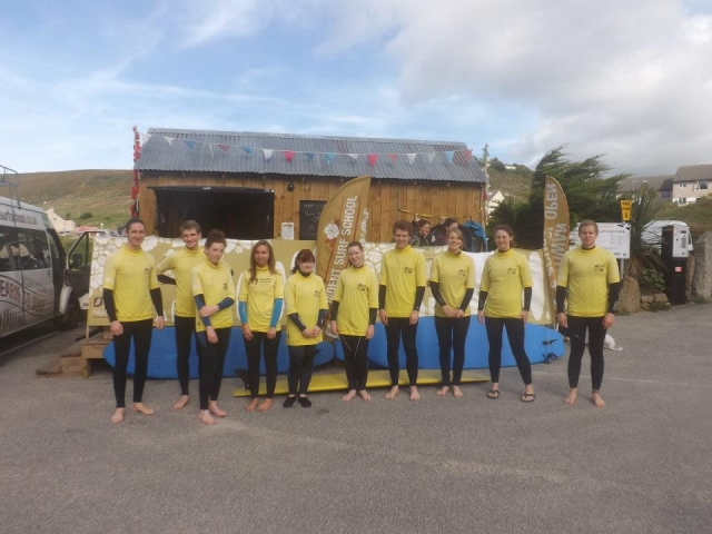  El surf es chido para hacer con amigos 